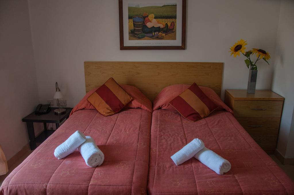 Club Salina Wharf Aparthotel Qawra Szoba fotó