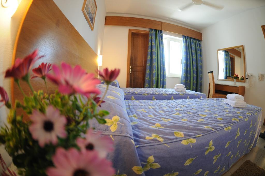 Club Salina Wharf Aparthotel Qawra Szoba fotó